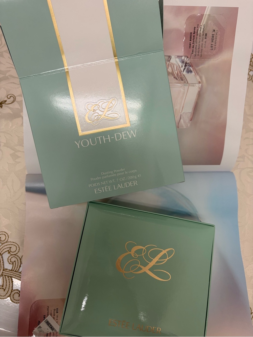 Estee Lauder yourh-dew dusting powder with Gold Logo new in box